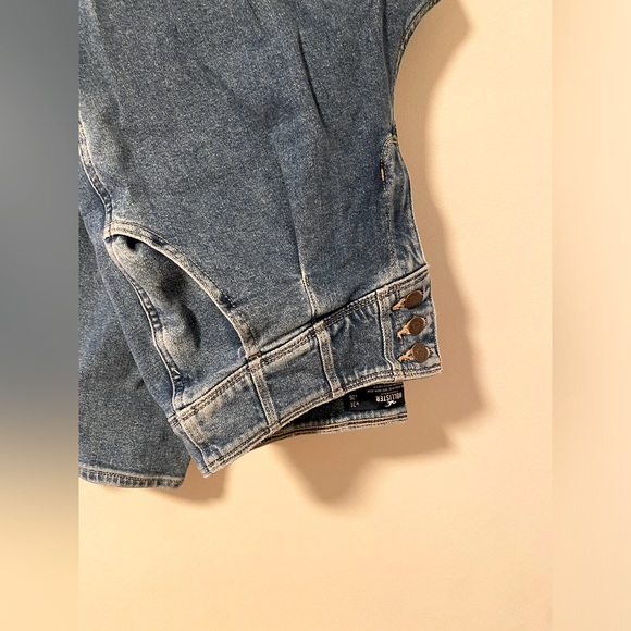 Hollister Ultra High Rise 80s Mom Jeans - Picture 3 of 4